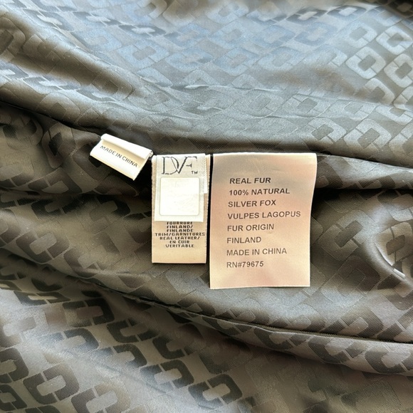 DVF black wool coat with detachable fur collar NWT - Picture 7 of 11